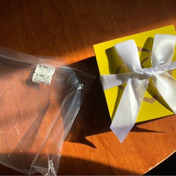 NWT Kendra Scott Elisa Open Frame Crystal Pendant Necklace in Silver - Picture 7 of 7